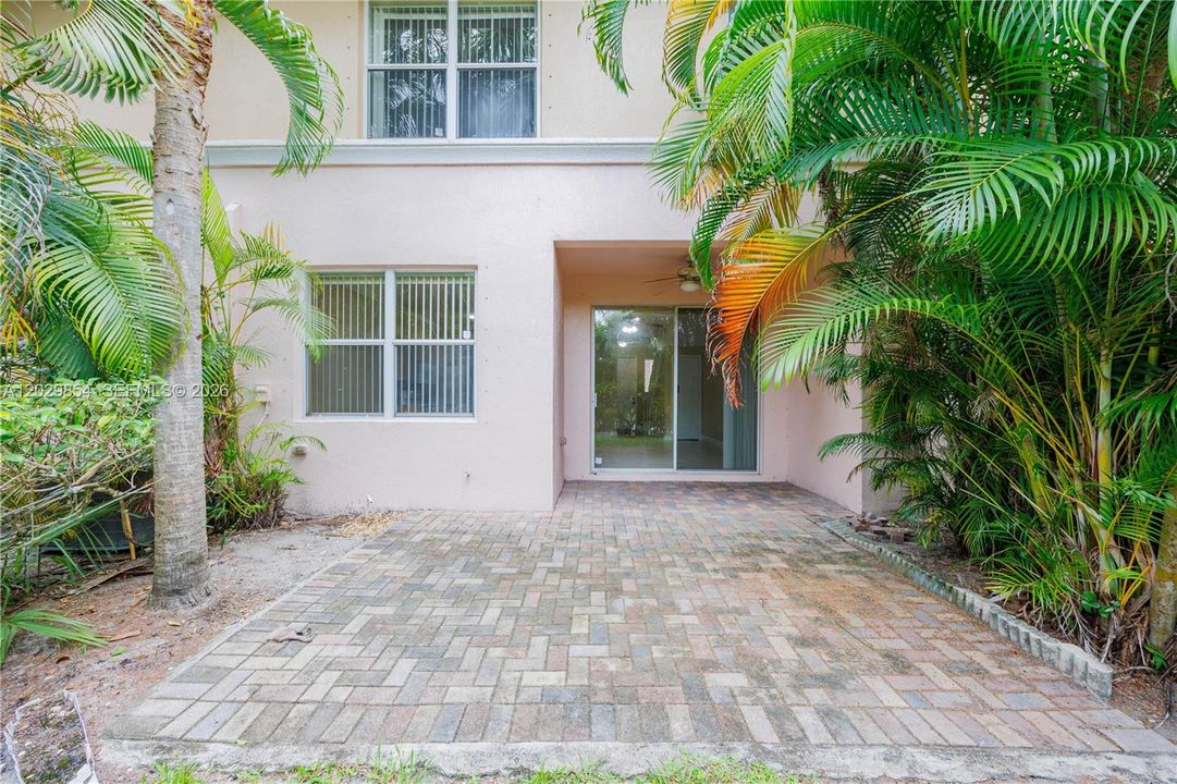 For Sale: $370,000 (2 beds, 2 baths, 1507 Square Feet)
