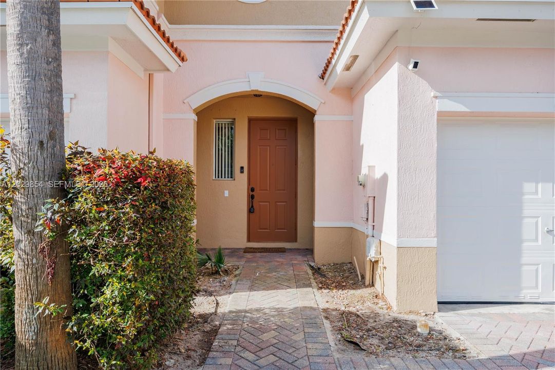 For Sale: $370,000 (2 beds, 2 baths, 1507 Square Feet)