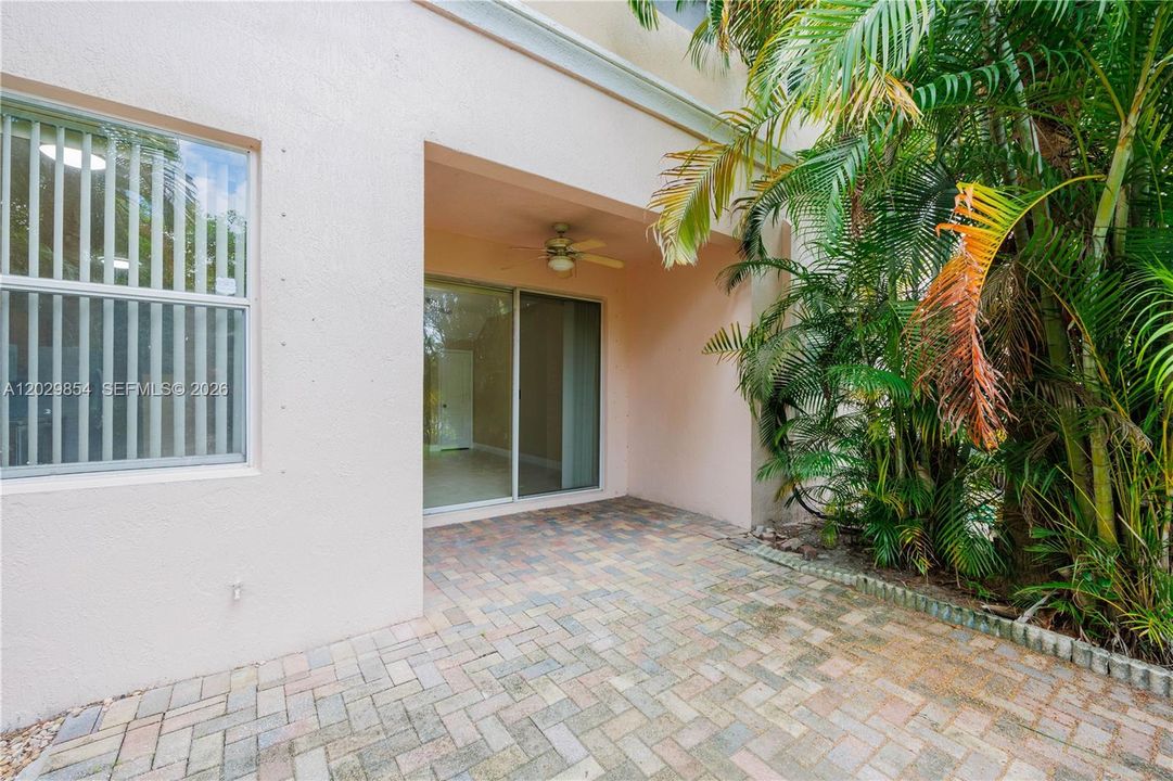 For Sale: $370,000 (2 beds, 2 baths, 1507 Square Feet)