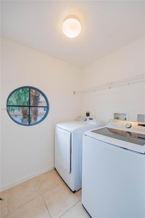 For Sale: $370,000 (2 beds, 2 baths, 1507 Square Feet)