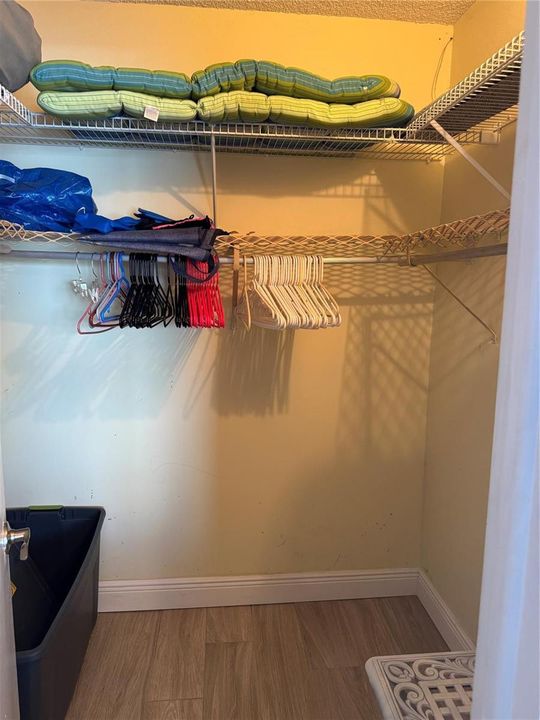 BIB BR CLOSET