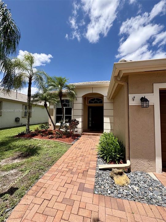 For Rent: $4,200 (3 beds, 2 baths, 1889 Square Feet)