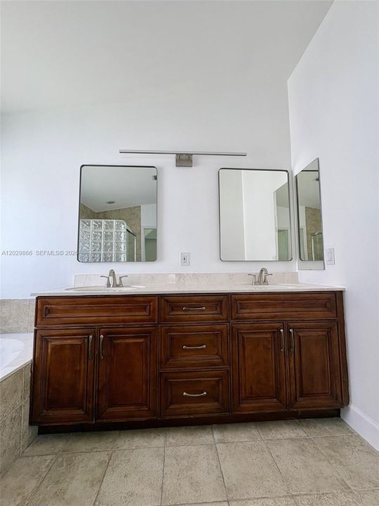 For Rent: $4,200 (3 beds, 2 baths, 1889 Square Feet)