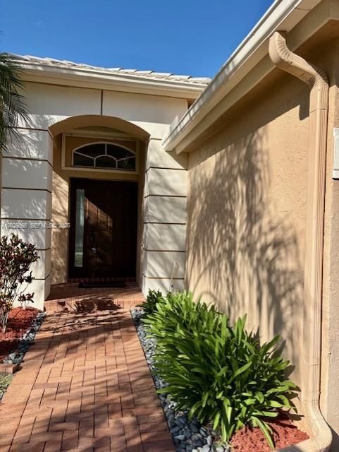 For Rent: $4,200 (3 beds, 2 baths, 1889 Square Feet)