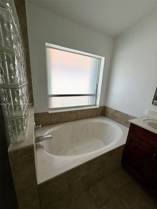 For Rent: $4,200 (3 beds, 2 baths, 1889 Square Feet)