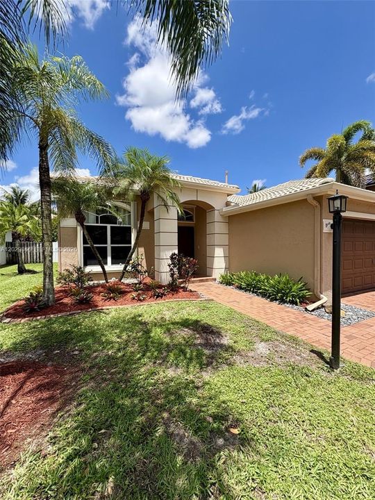 For Rent: $4,200 (3 beds, 2 baths, 1889 Square Feet)