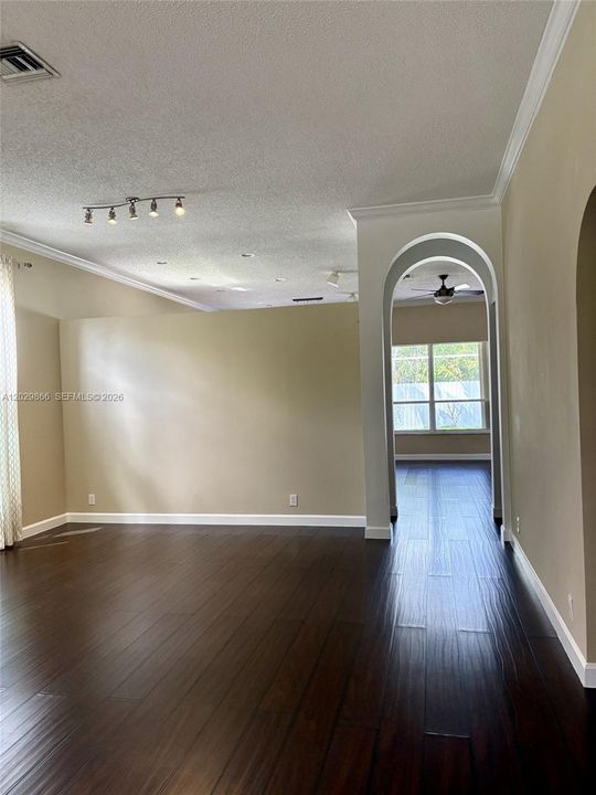 For Rent: $4,200 (3 beds, 2 baths, 1889 Square Feet)