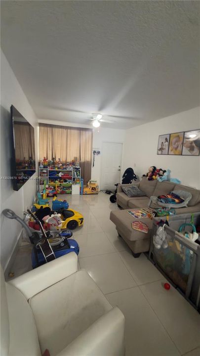 На продажу: $270,000 (1 спален, 1 ванн, 625 Квадратных фут)
