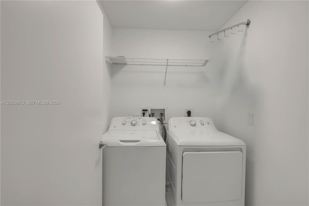 For Sale: $535,000 (2 beds, 2 baths, 1730 Square Feet)