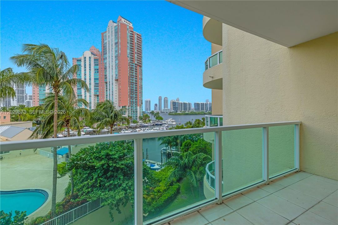 For Sale: $535,000 (2 beds, 2 baths, 1730 Square Feet)