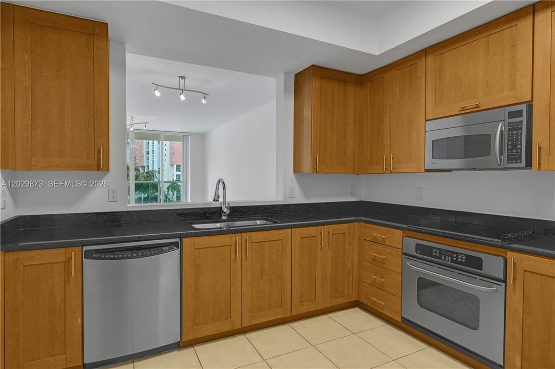 For Sale: $535,000 (2 beds, 2 baths, 1730 Square Feet)
