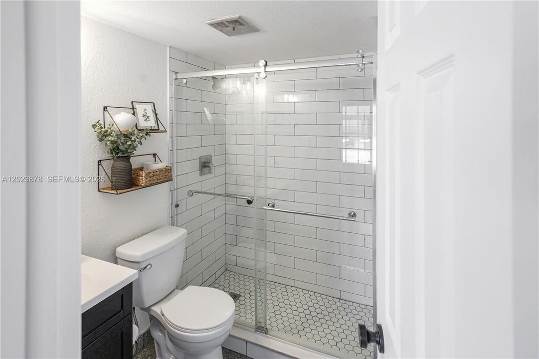 For Sale: $449,000 (2 beds, 2 baths, 1196 Square Feet)