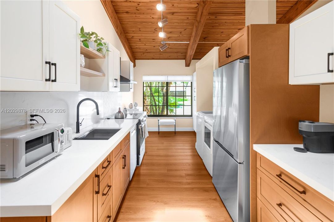 For Sale: $449,000 (2 beds, 2 baths, 1196 Square Feet)
