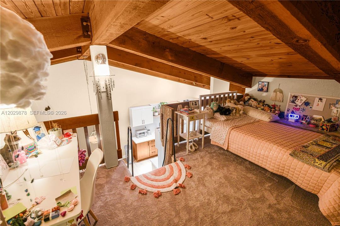 For Sale: $449,000 (2 beds, 2 baths, 1196 Square Feet)