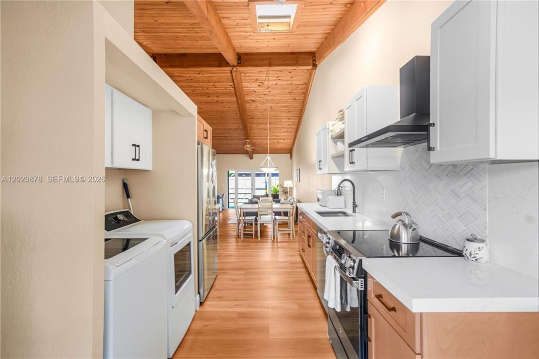 For Sale: $449,000 (2 beds, 2 baths, 1196 Square Feet)