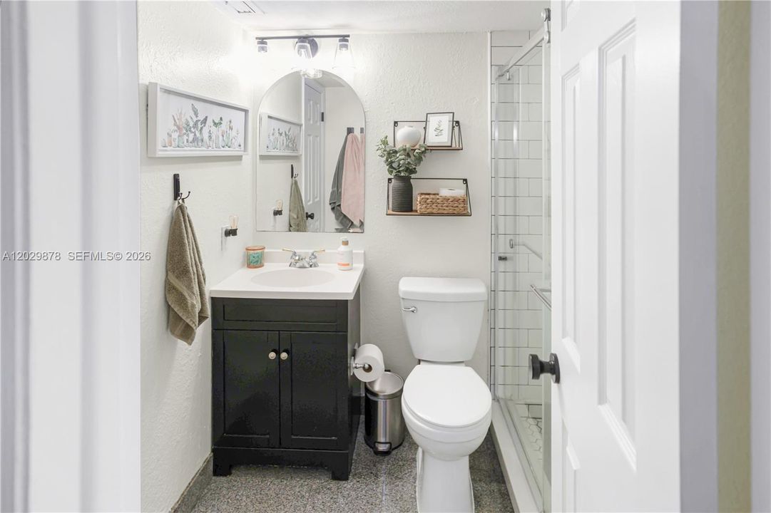 For Sale: $449,000 (2 beds, 2 baths, 1196 Square Feet)