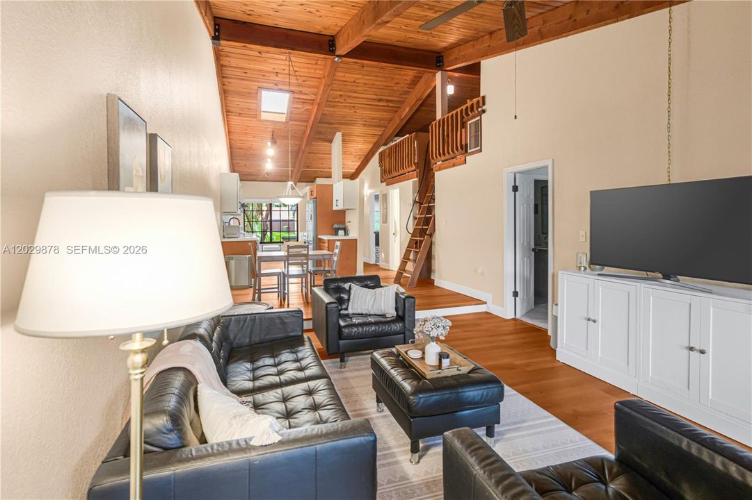 For Sale: $449,000 (2 beds, 2 baths, 1196 Square Feet)