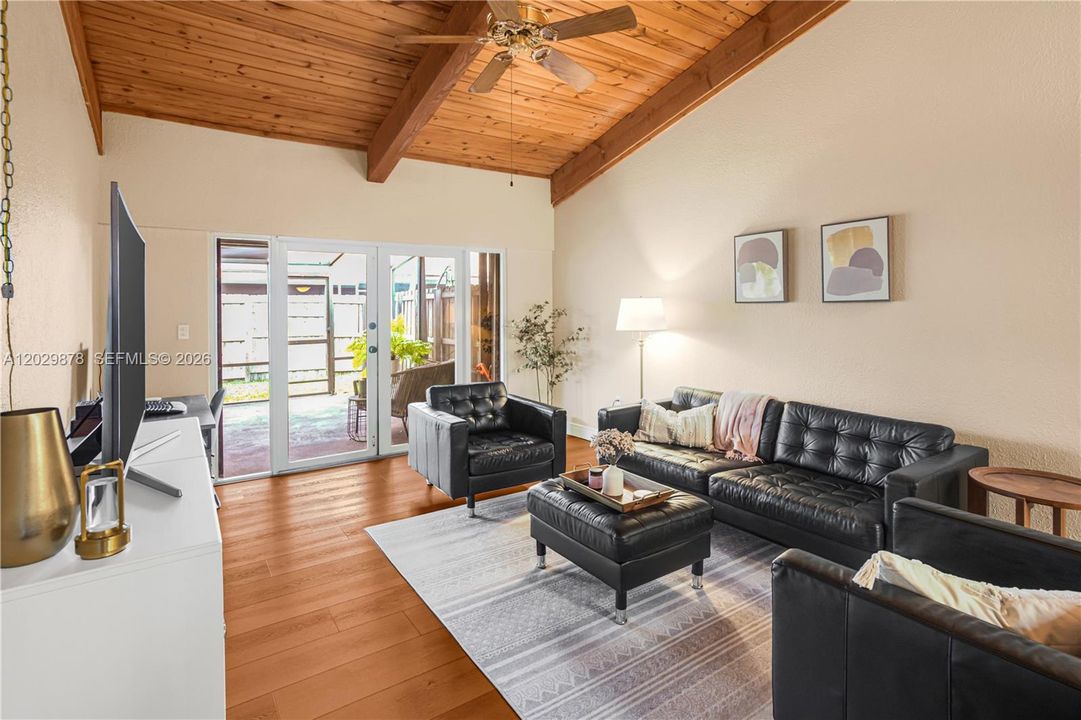 For Sale: $449,000 (2 beds, 2 baths, 1196 Square Feet)