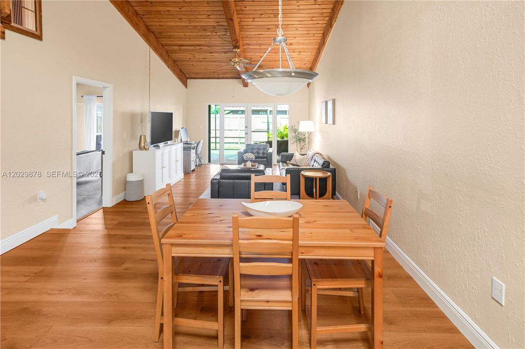 For Sale: $449,000 (2 beds, 2 baths, 1196 Square Feet)