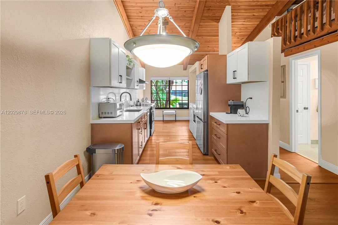 For Sale: $449,000 (2 beds, 2 baths, 1196 Square Feet)