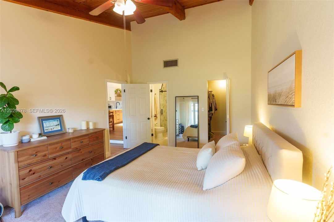 For Sale: $449,000 (2 beds, 2 baths, 1196 Square Feet)