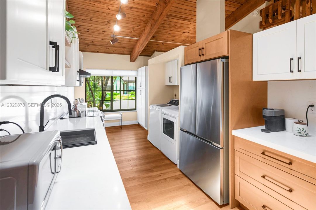 For Sale: $449,000 (2 beds, 2 baths, 1196 Square Feet)