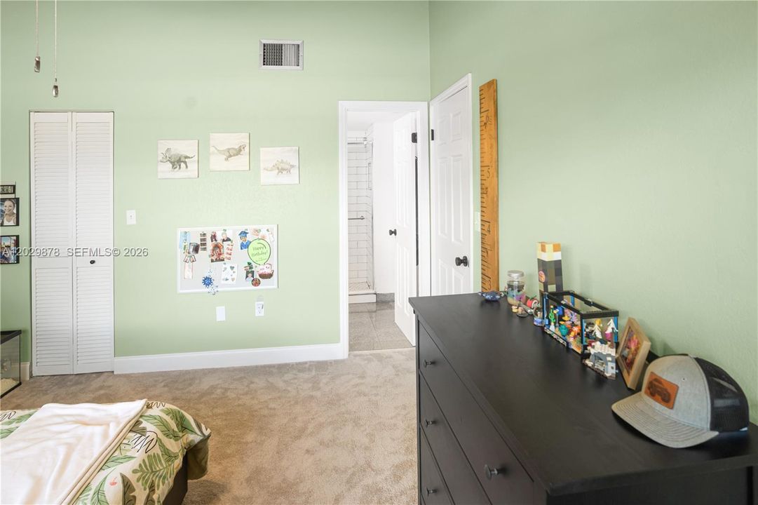 For Sale: $449,000 (2 beds, 2 baths, 1196 Square Feet)