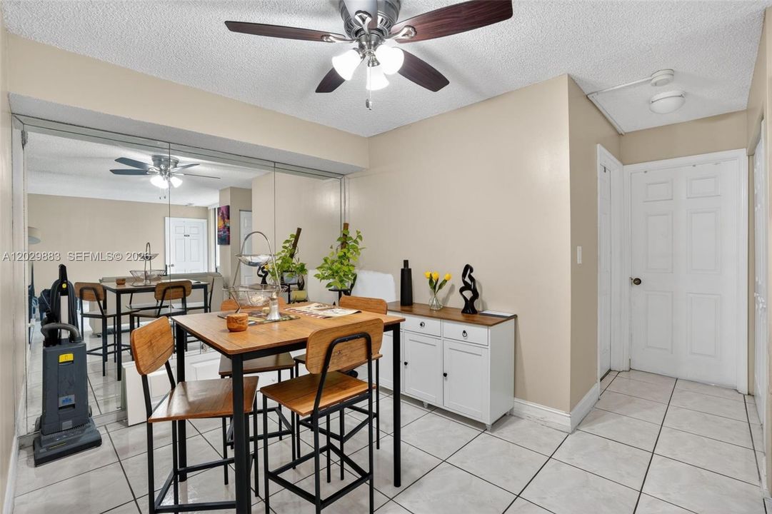 For Sale: $249,000 (2 beds, 2 baths, 898 Square Feet)
