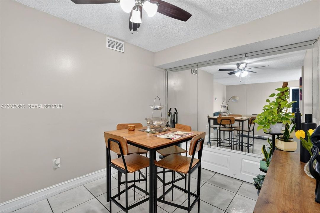 For Sale: $249,000 (2 beds, 2 baths, 898 Square Feet)