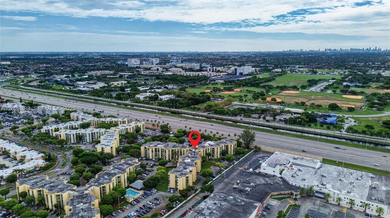For Sale: $249,000 (2 beds, 2 baths, 898 Square Feet)