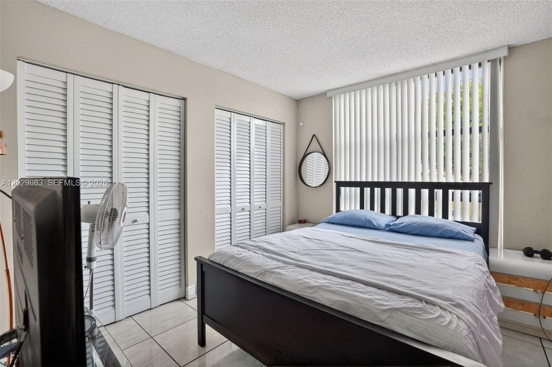 For Sale: $249,000 (2 beds, 2 baths, 898 Square Feet)