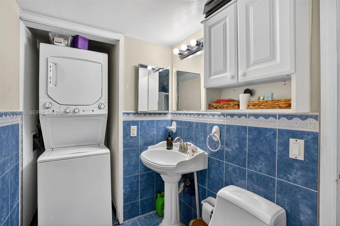 For Sale: $249,000 (2 beds, 2 baths, 898 Square Feet)