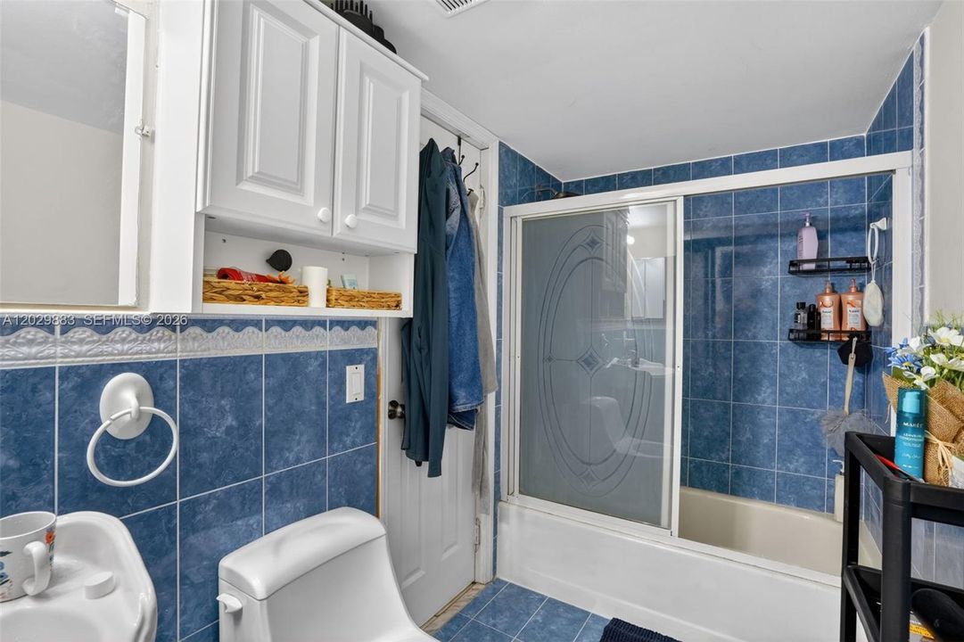 For Sale: $249,000 (2 beds, 2 baths, 898 Square Feet)