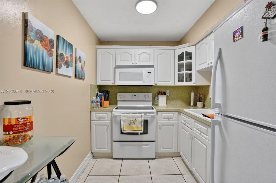 For Sale: $249,000 (2 beds, 2 baths, 898 Square Feet)