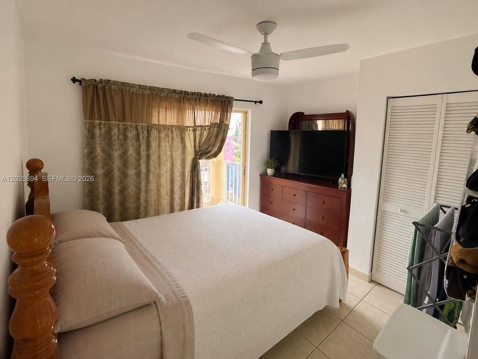 En Venta: $235,000 (3 camas, 1 baños, 875 Pies cuadrados)