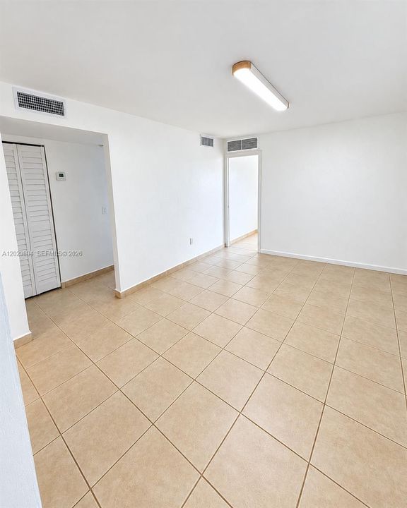 For Sale: $240,000 (3 beds, 1 baths, 875 Square Feet)