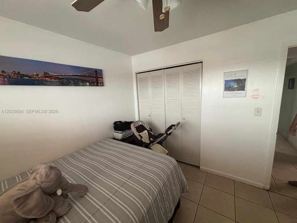 En Venta: $235,000 (3 camas, 1 baños, 875 Pies cuadrados)
