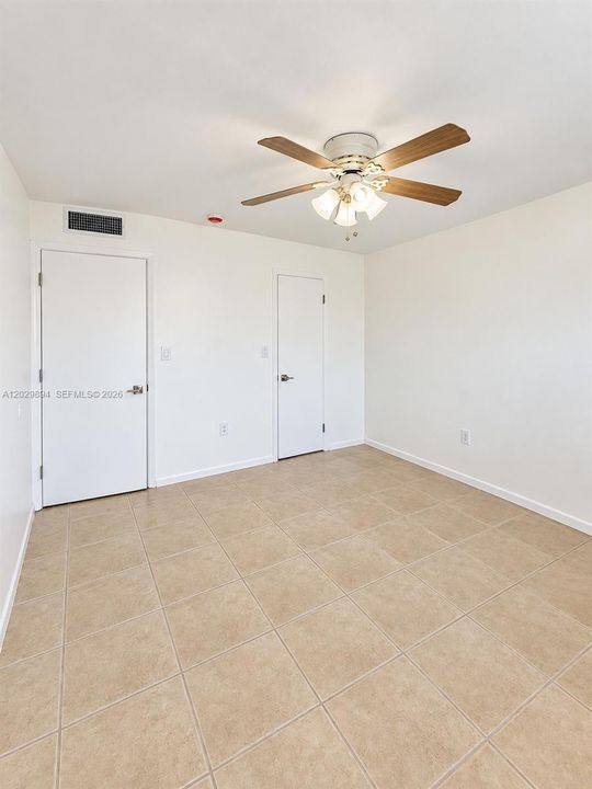 For Sale: $240,000 (3 beds, 1 baths, 875 Square Feet)