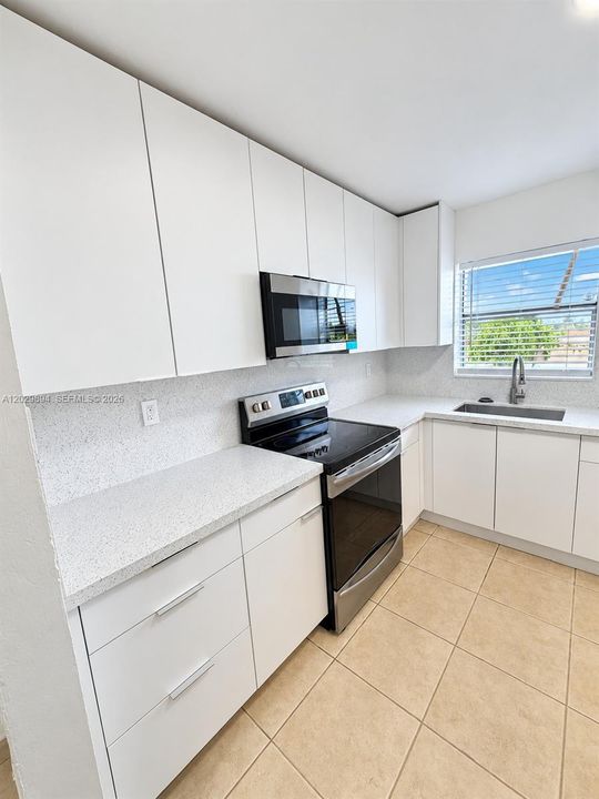 For Sale: $240,000 (3 beds, 1 baths, 875 Square Feet)