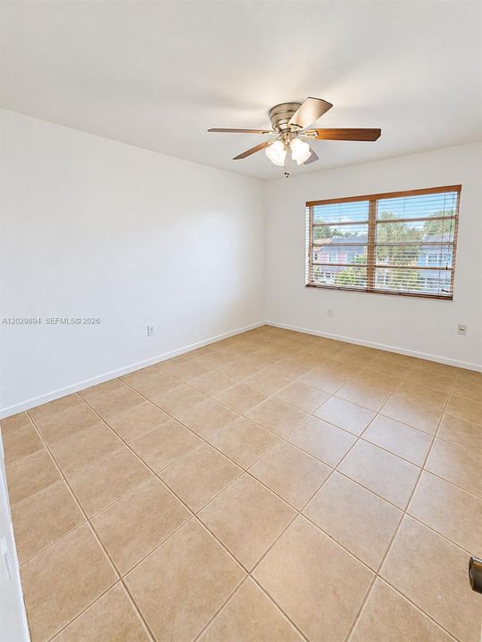For Sale: $240,000 (3 beds, 1 baths, 875 Square Feet)