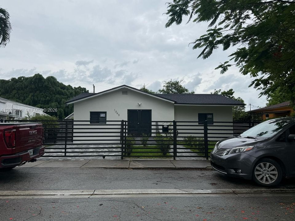 En Venta: $700,000 (3 camas, 2 baños, 1438 Pies cuadrados)