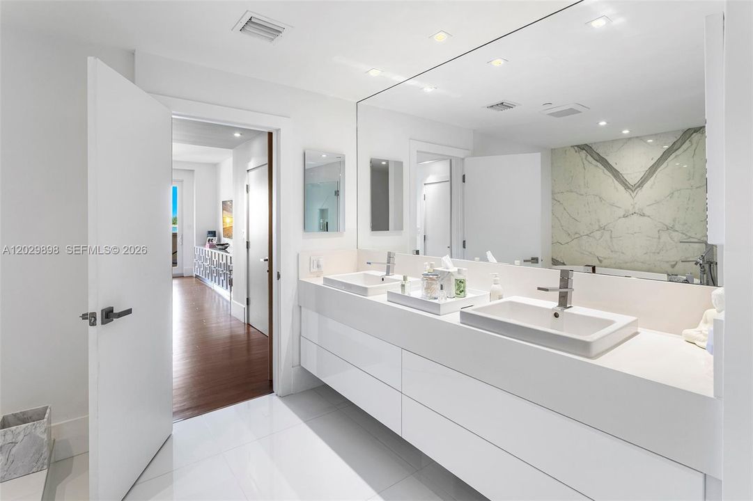 For Sale: $3,750,000 (2 beds, 2 baths, 1847 Square Feet)