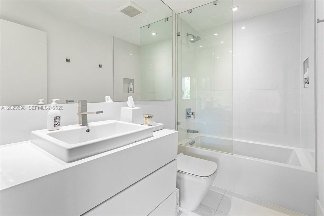 For Sale: $3,750,000 (2 beds, 2 baths, 1847 Square Feet)