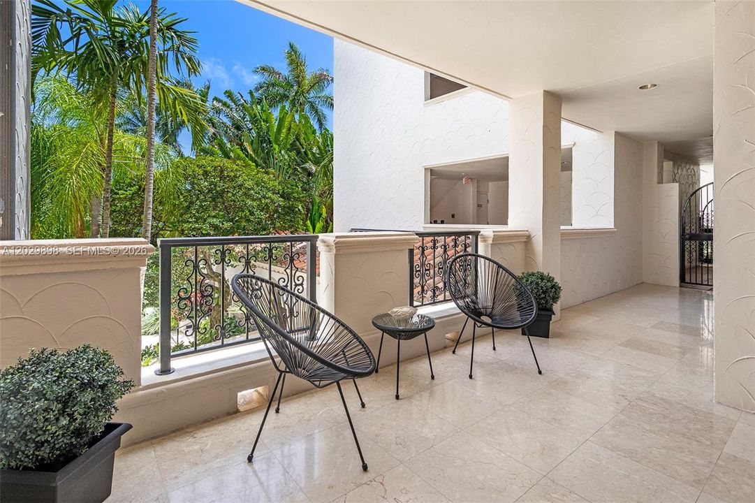 For Sale: $3,750,000 (2 beds, 2 baths, 1847 Square Feet)