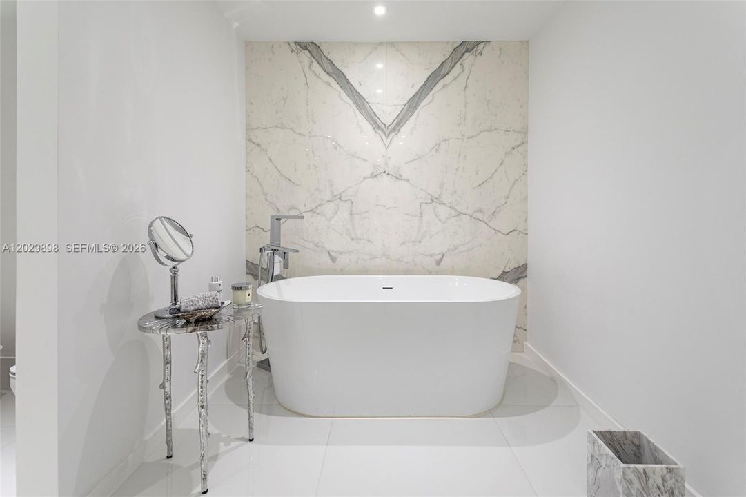 For Sale: $3,750,000 (2 beds, 2 baths, 1847 Square Feet)