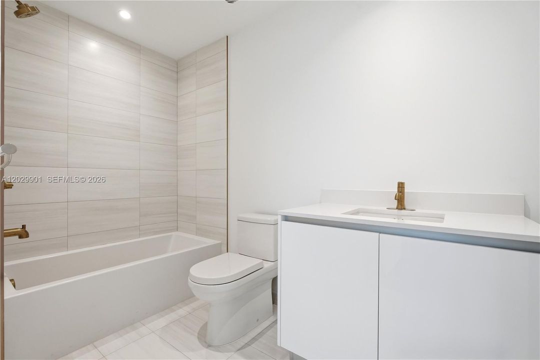For Sale: $1,549,000 (2 beds, 2 baths, 1087 Square Feet)