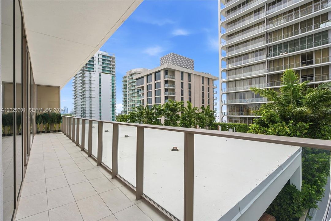 For Sale: $1,549,000 (2 beds, 2 baths, 1087 Square Feet)