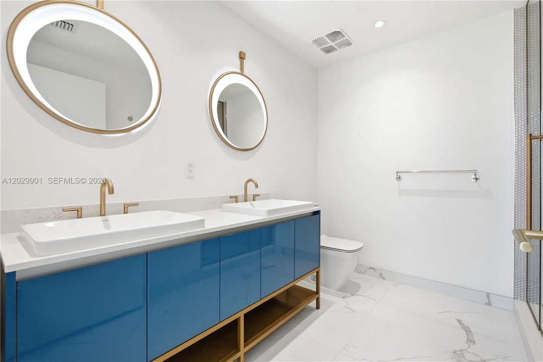 For Sale: $1,549,000 (2 beds, 2 baths, 1087 Square Feet)