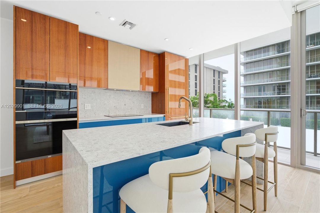 For Sale: $1,549,000 (2 beds, 2 baths, 1087 Square Feet)