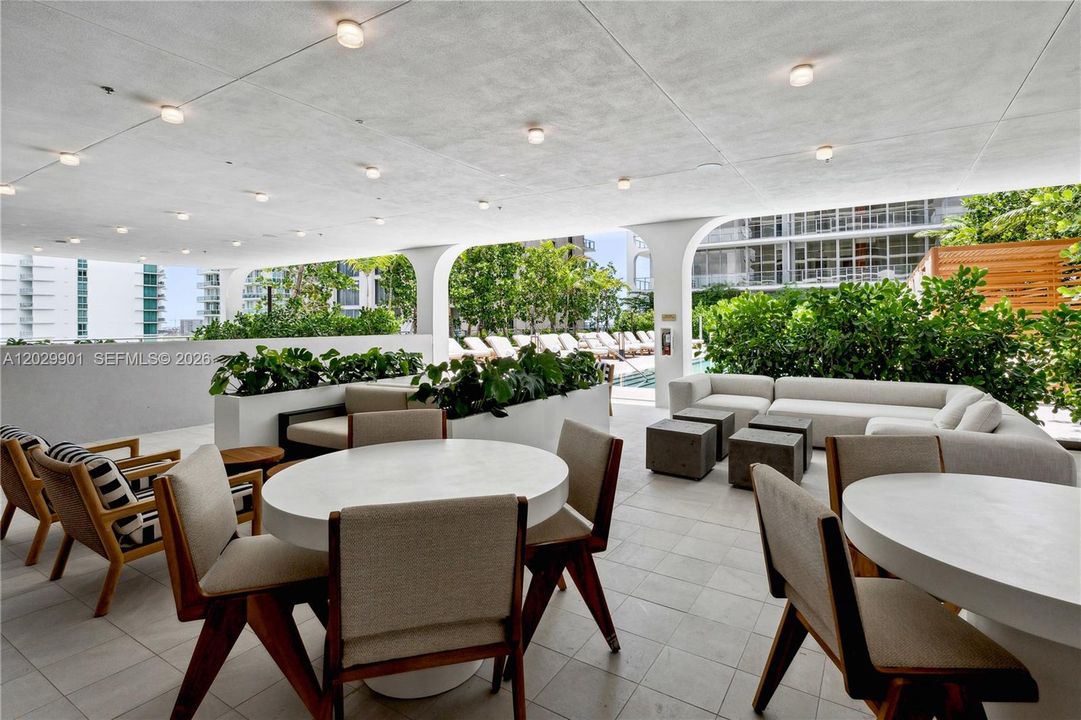 For Sale: $1,549,000 (2 beds, 2 baths, 1087 Square Feet)
